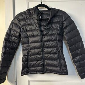 Aritzia TNA Botanie Super Light Packable Puffer Jacket